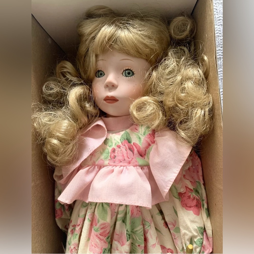 Dynasty Porcelain Doll Collectible Anna Collection Jenny Butterfly Net 1988 rare - Picture 3 of 12